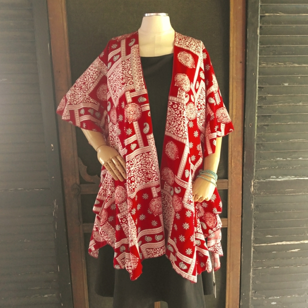Styliné Red Ruffled Handkerchief Kimono (NWT)